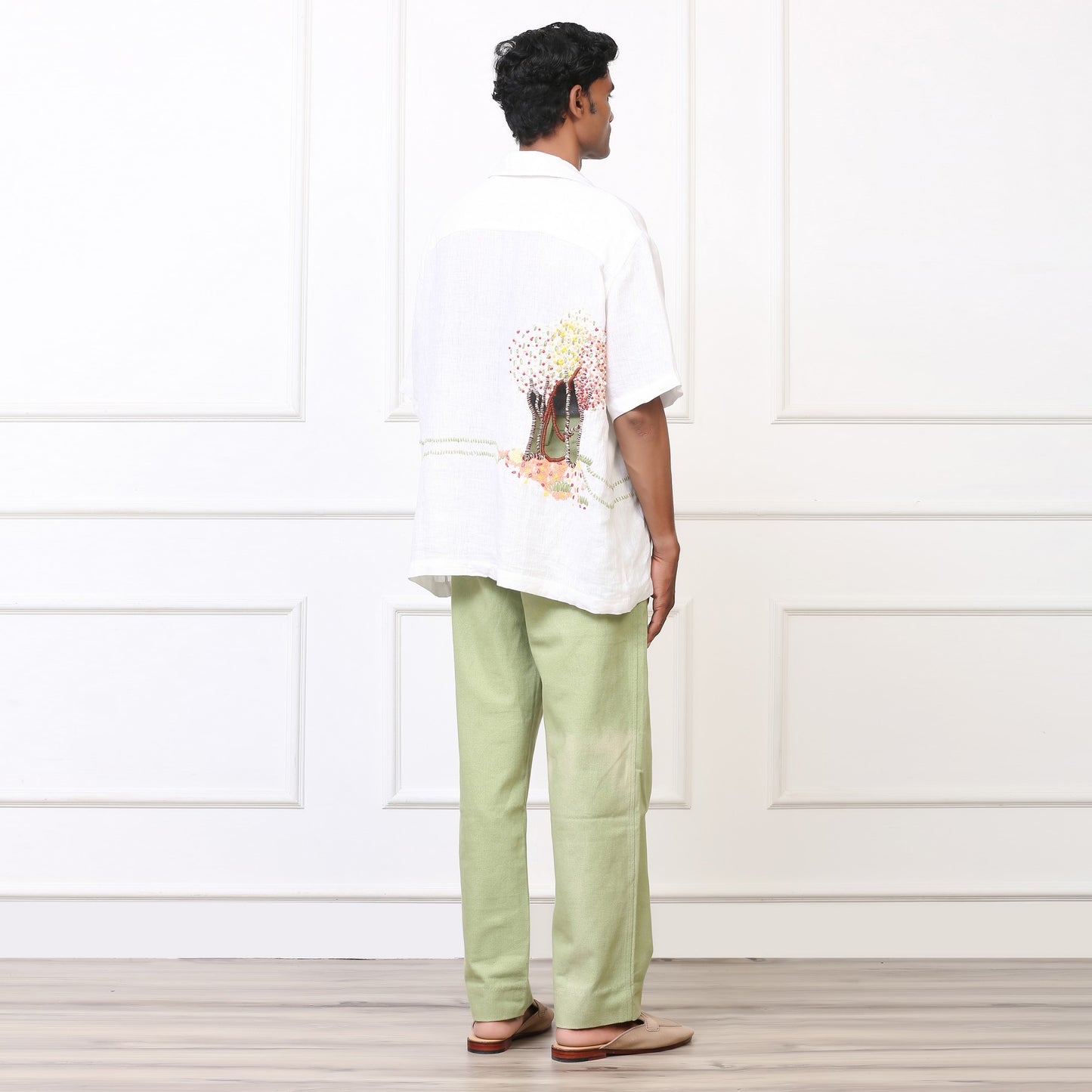 TREE EMBRACE LINEN SHIRT